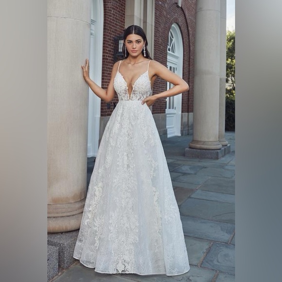 Ballgown/A-Line wedding gown - Picture 4 of 7